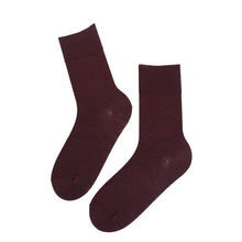 Load image into Gallery viewer, Alpaca wool checkered scarf and red DOORA socks gift box for women