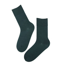 Load image into Gallery viewer, Alpaca wool green scarf and DOORA socks gift box for women