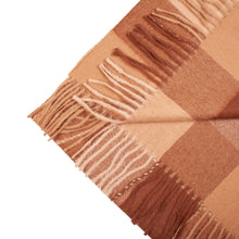 Load image into Gallery viewer, Alpaca wool scarf and DOORA green socks gift box for women