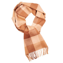 Load image into Gallery viewer, Alpaca wool scarf and DOORA green socks gift box for women