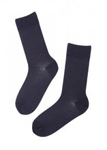 Load image into Gallery viewer, Alpaca wool scarf and dark blue VEIKO socks gift box for men
