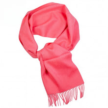 Load image into Gallery viewer, Pink alpaca scarf texture detail - Soft baby alpaca wool