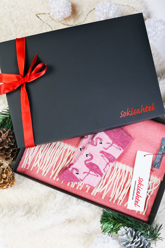 Alpaca wool gift box with a pink two-sided scarf and MIAMI socks for women