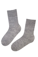 Load image into Gallery viewer, Alpaca wool scarf and DOORA gray socks gift box for women