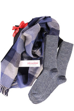 Load image into Gallery viewer, Alpaca wool scarf and ALPAKA socks gift box for men