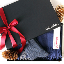 Load image into Gallery viewer, Alpaca wool scarf and ALPAKA socks gift box for men